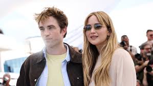 Jennifer Lawrence Recalls Serving Robert Pattinson Food Out of Her Garbage: “Just Kept Eating It”