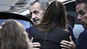 Nicolas Sarkozy eet laatste luxe truffelpasta en gaat nu naar cel van 9 m2 in een van de ergste gevangenissen van Frankrijk